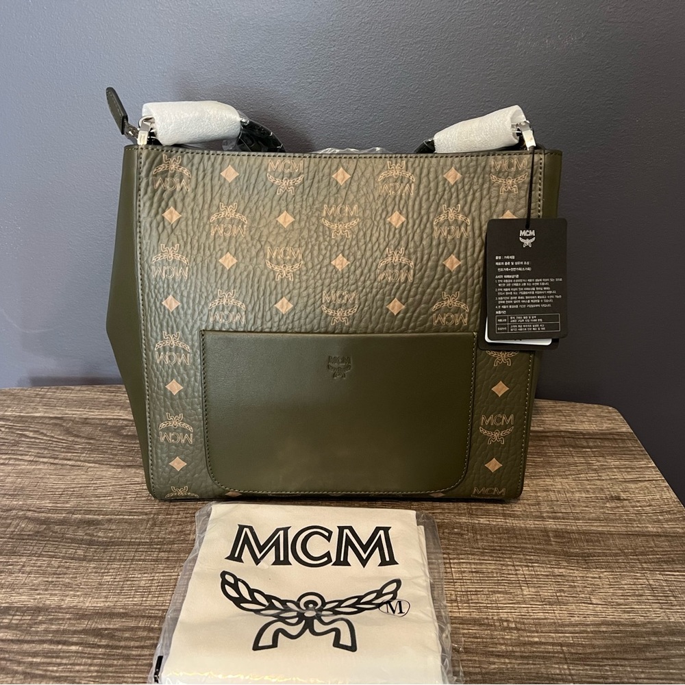 NWT MCM Medium Aren VI Leather Visetos Hobo Handbag